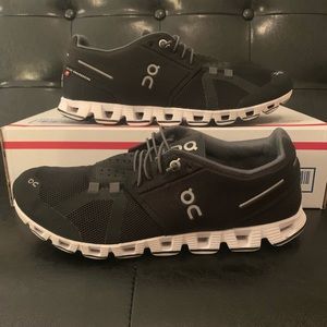 On Cloud Running Black Tennis shoes